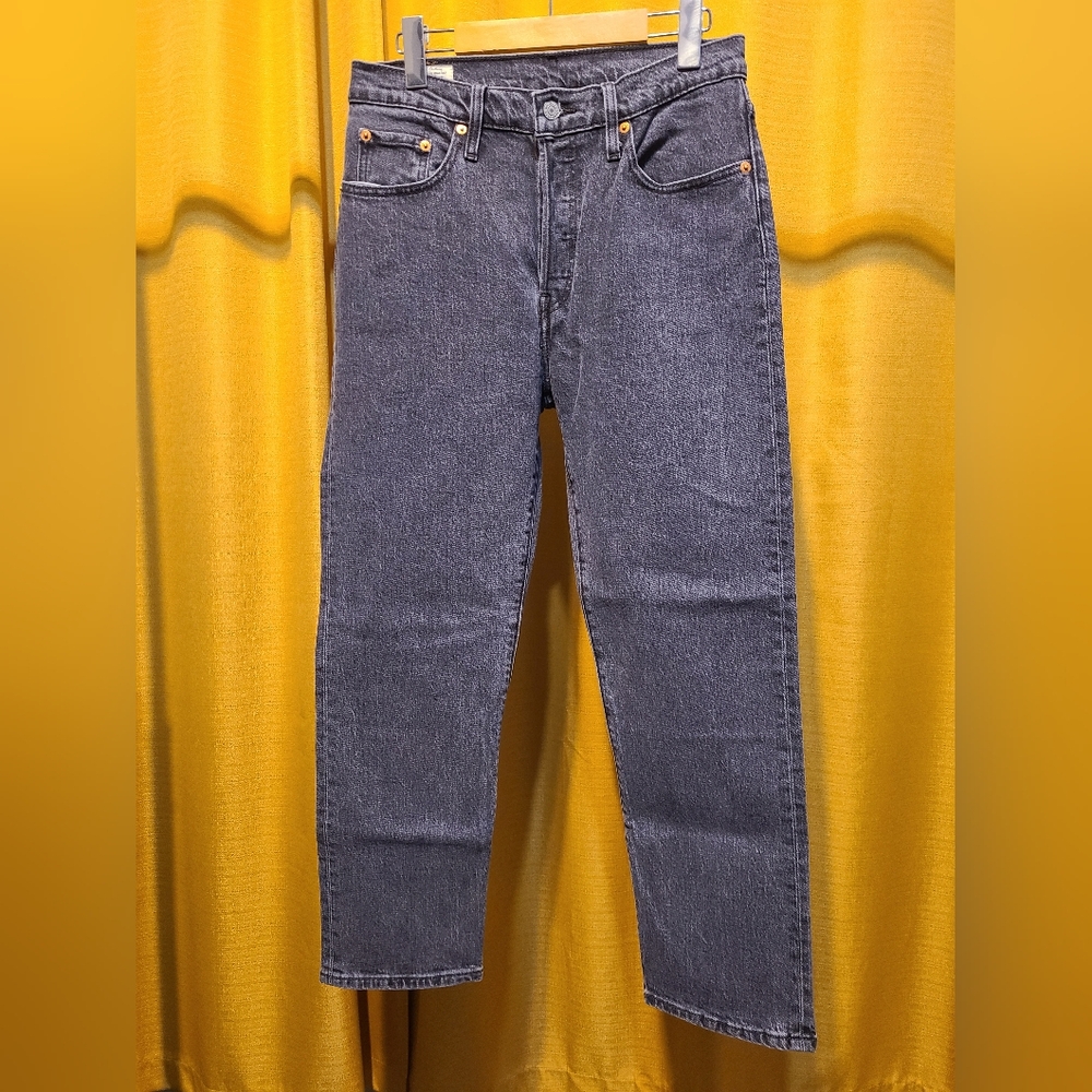 NWOT Levi's 501 jeans - Size 28